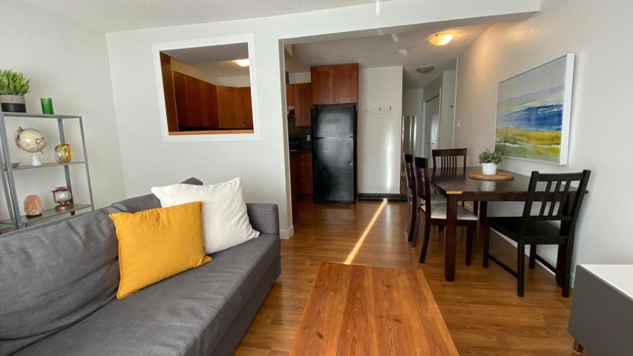 Cozy 2-Bedroom Condo Near Downtown, With Laundry, Parking, Balcony YYC Exteriör bild